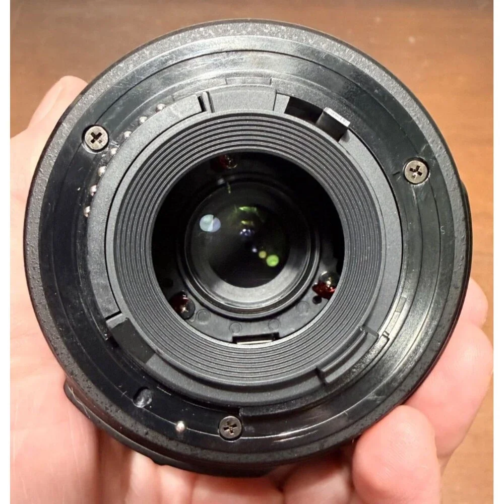 Nikon AF-S DX Nikkor 18-55mm f/3.5-5.6 dx vr Auto Lens